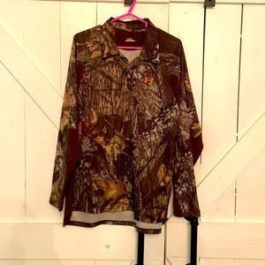 Mens medium Under Armour camo top